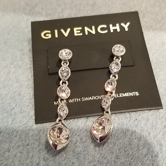 Givenchy bracelet and earrings set - Picture 2 of 3